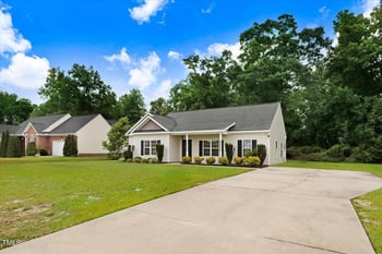 301 Stillwater Creek Dr, Goldsboro, NC 27534