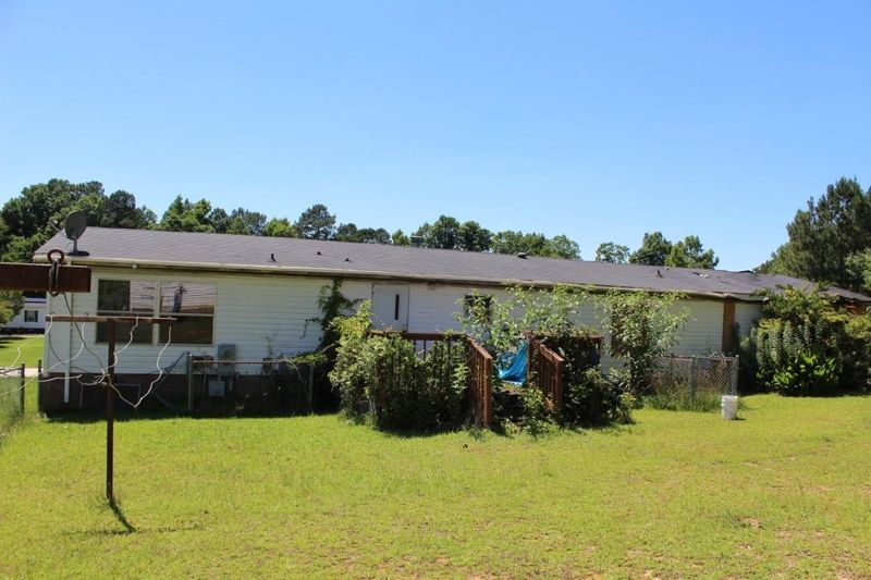 301 Twin Creek Dr, Smithfield, NC 27577