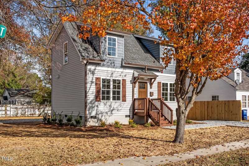 301 E Waddell St, Selma, NC 27576