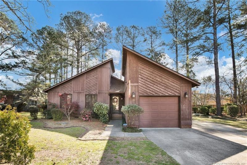 301 Wedge Ct, Hope Mills, NC 28348