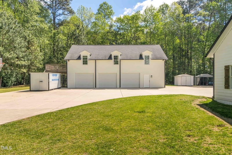 3010 Blueberry Ln, Chapel Hill, NC 27516