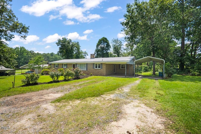 3010 Currituck Dr, Sanford, NC 27332
