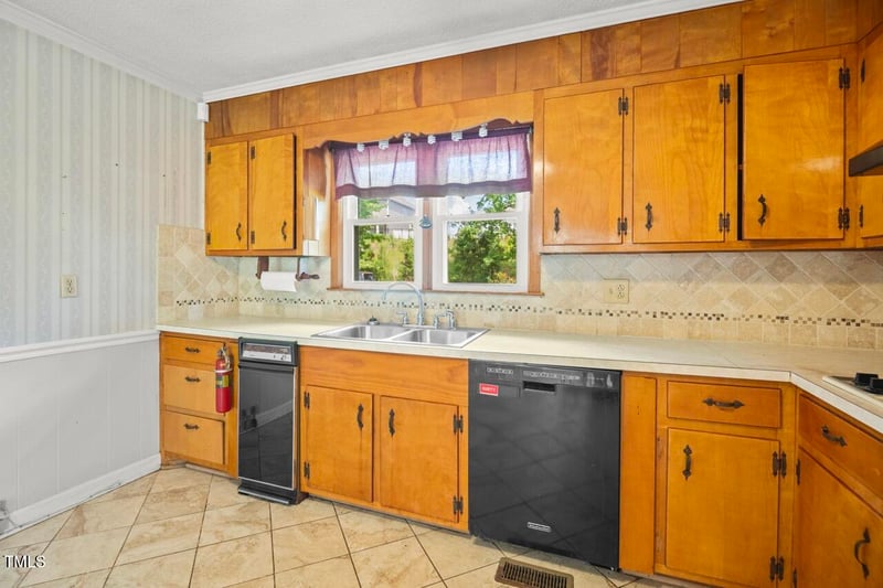 3010 Currituck Dr, Sanford, NC 27332