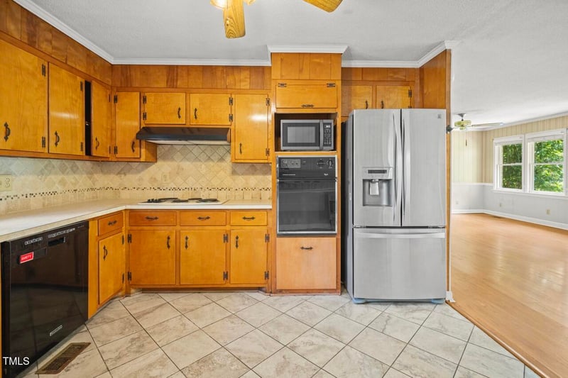 3010 Currituck Dr, Sanford, NC 27332