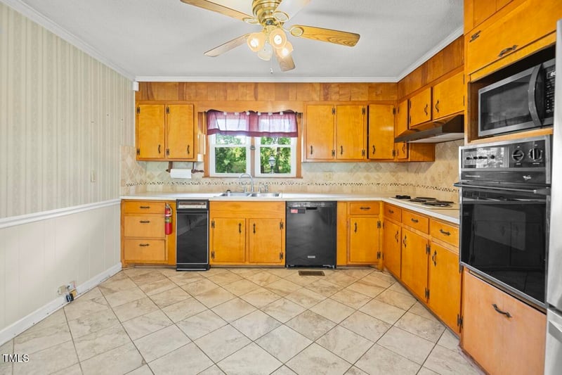 3010 Currituck Dr, Sanford, NC 27332