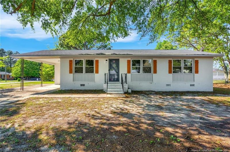 3014 Akron Dr, Hope Mills, NC 28348