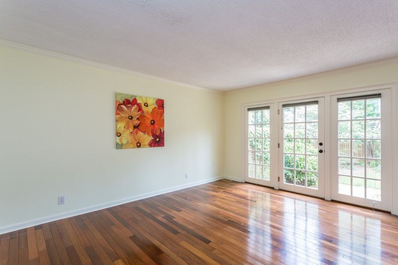 3019 Wycliff Dr, Raleigh, NC 27607