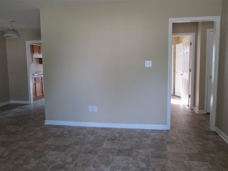 302-304 S Sumner St, Selma, NC 27576
