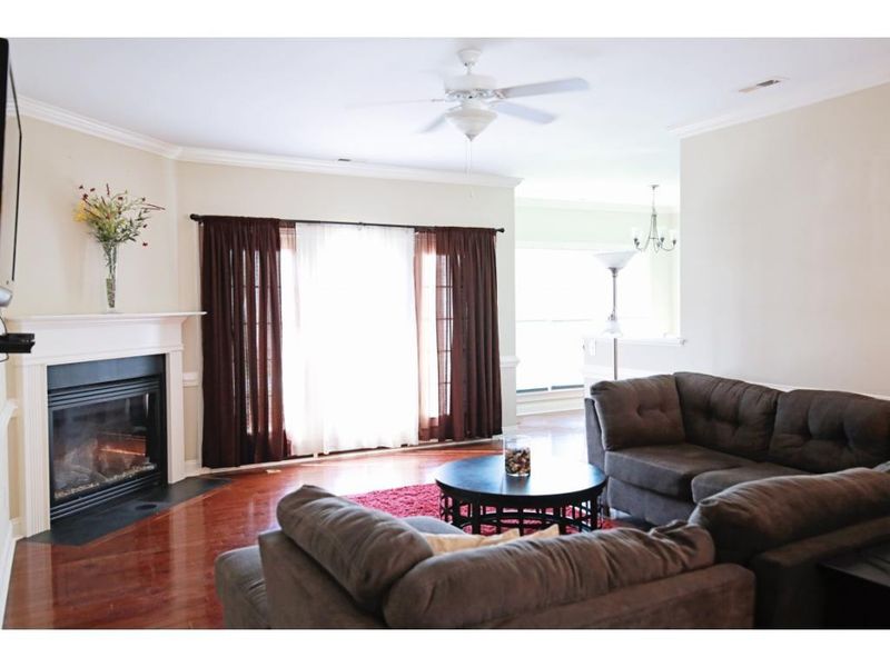 302 Ben Hogan Dr, Mebane, NC 27302