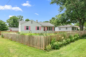 302 Bradley St, Burlington, NC 27215