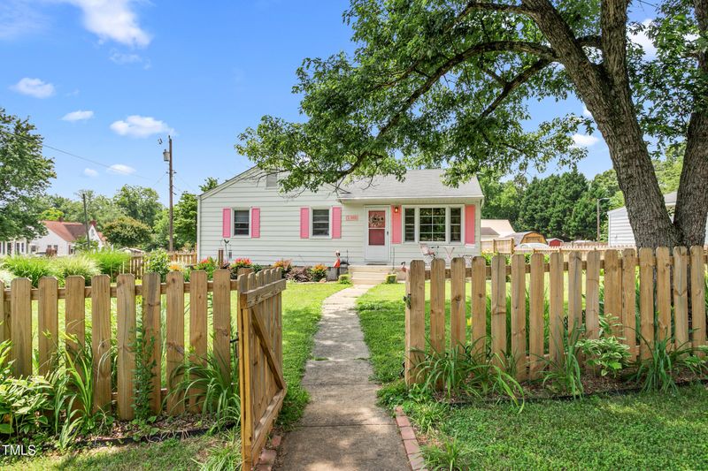 302 Bradley St, Burlington, NC 27215