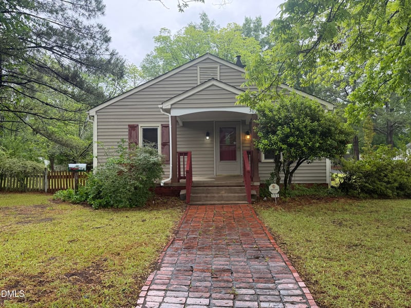 302 Brevard St, Selma, NC 27576