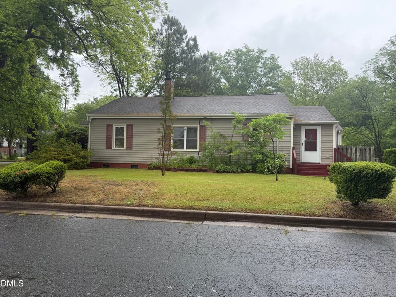 302 Brevard St, Selma, NC 27576
