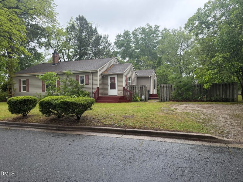 302 Brevard St, Selma, NC 27576