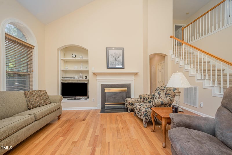 302 Caraway Ln, Cary, NC 27519