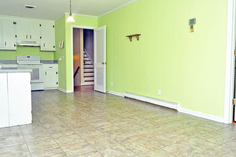 302 Crestview Dr, Durham, NC 27712