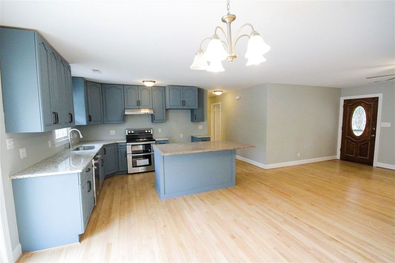 302 Dixie Dr, Selma, NC 27576