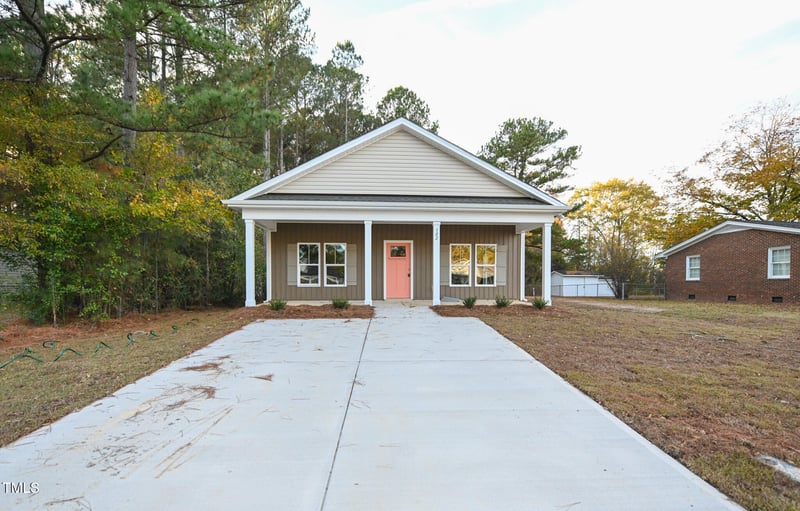 302 S Eastwood Dr, Benson, NC 27504