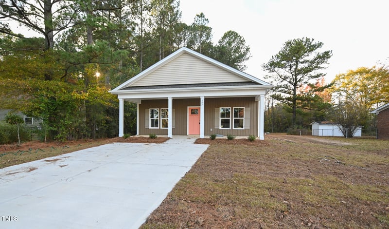 302 S Eastwood Dr, Benson, NC 27504