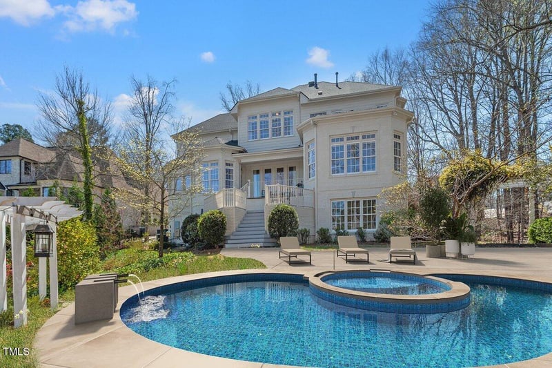 302 Edinburgh Dr, Cary, NC 27511