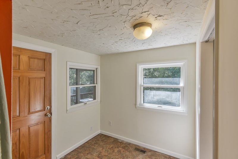302 Knolls St, Chapel Hill, NC 27516