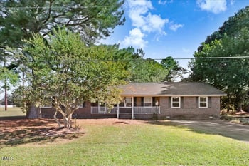 302 Knollwood Dr, Selma, NC 27576