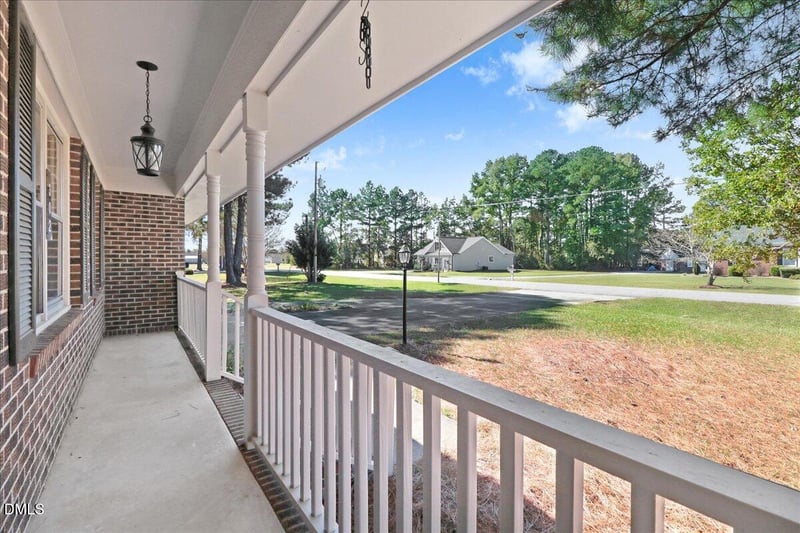 302 Knollwood Dr, Selma, NC 27576
