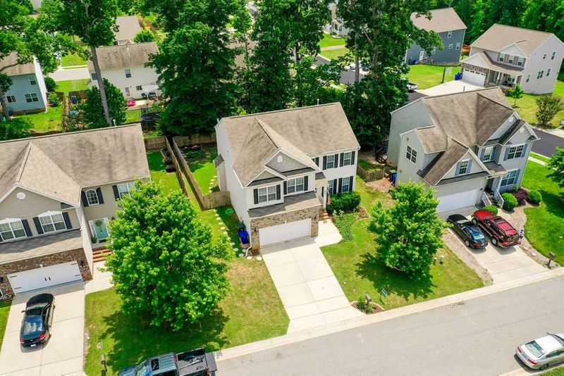 302 Large Oak Ln, Mebane, NC 27302
