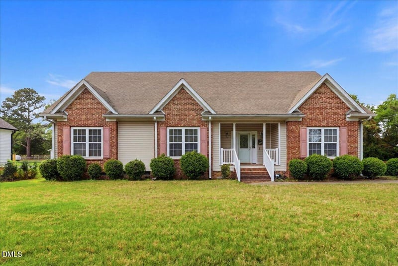 302 Martin Luther King Junior Dr, Smithfield, NC 27577