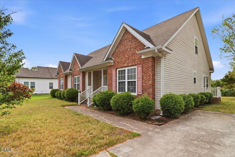 302 Martin Luther King Junior Dr, Smithfield, NC 27577