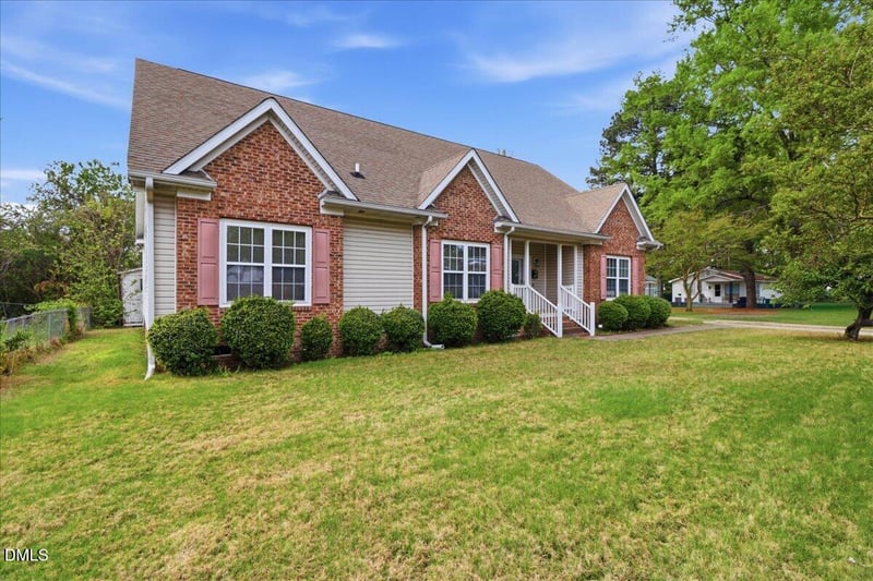 302 Martin Luther King Junior Dr, Smithfield, NC 27577