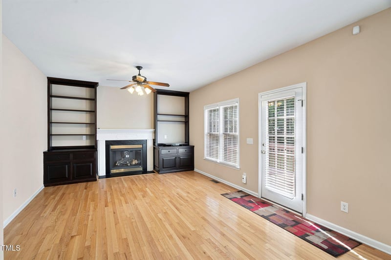 302 Peachtree Point Ct, Cary, NC 27513