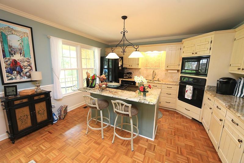 302 Summerwinds Dr, Cary, NC 27518