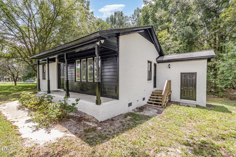 302 Tar River Ave, Louisburg, NC 27549