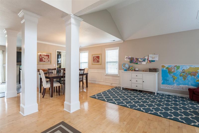 302 N Waters Edge Dr, Durham, NC 27703