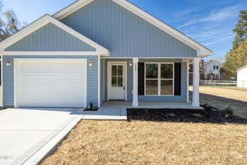 302 West St, Roseboro, NC 28382