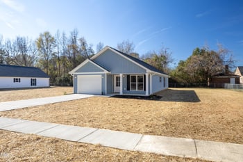 302 West St, Roseboro, NC 28382