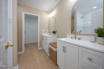 302 West St, Roseboro, NC 28382