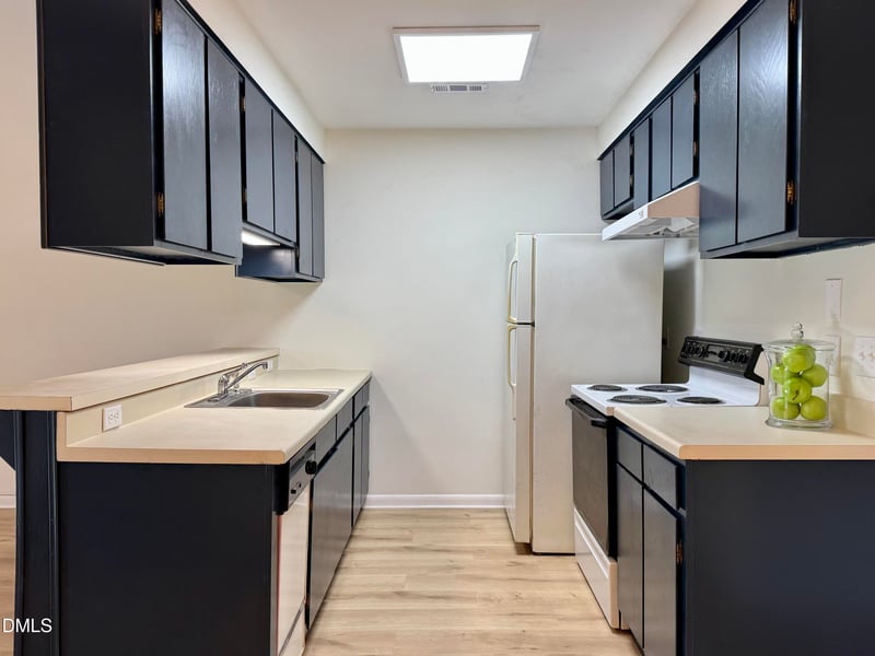3027 Huntleigh Dr, Raleigh, NC 27604
