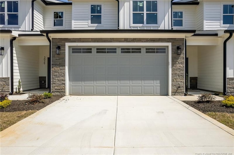 3028 Candlelight Dr, Fayetteville, NC 28311