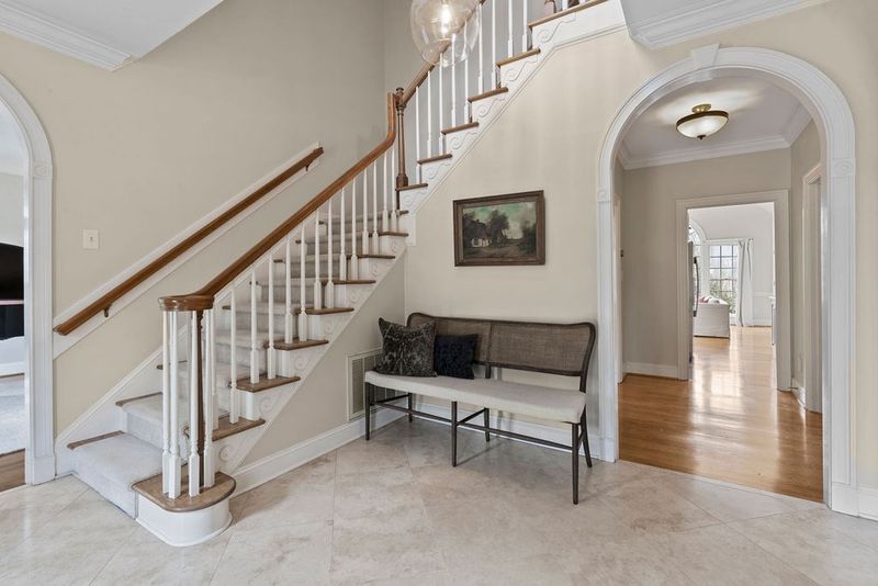 303 Bordeaux Ln, Cary, NC 27511