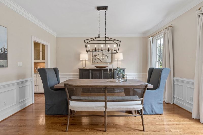 303 Bordeaux Ln, Cary, NC 27511