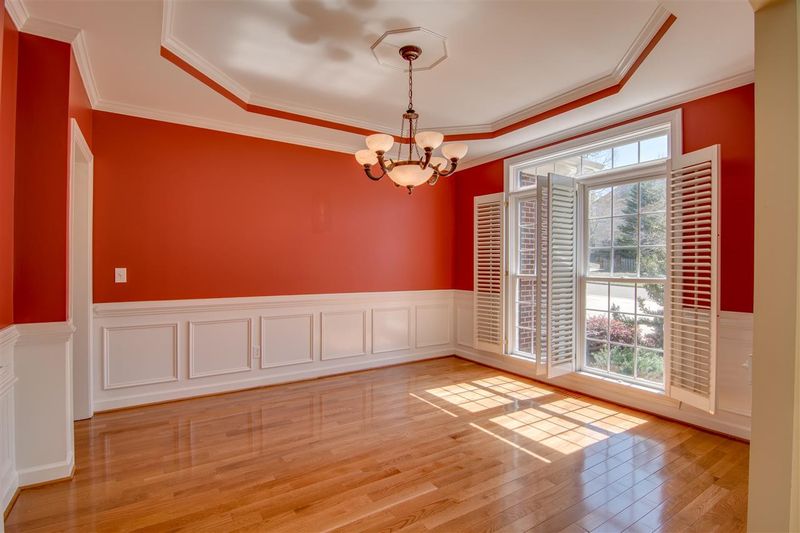 303 Englewood Dr, Chapel Hill, NC 27514