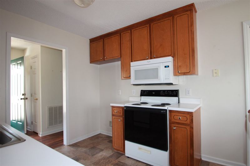 303 Garrison Ave, Clayton, NC 27520