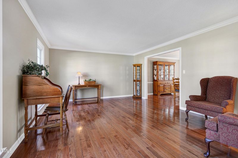 303 Heathridge Ln, Cary, NC 27513