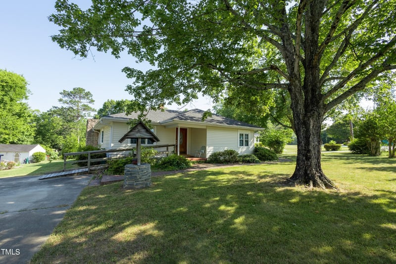 303 Laurel Hill Dr, Burlington, NC 27215