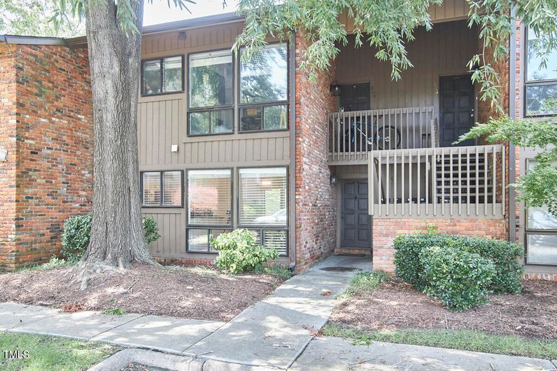 303 Oak Tree Dr, Chapel Hill, NC 27517