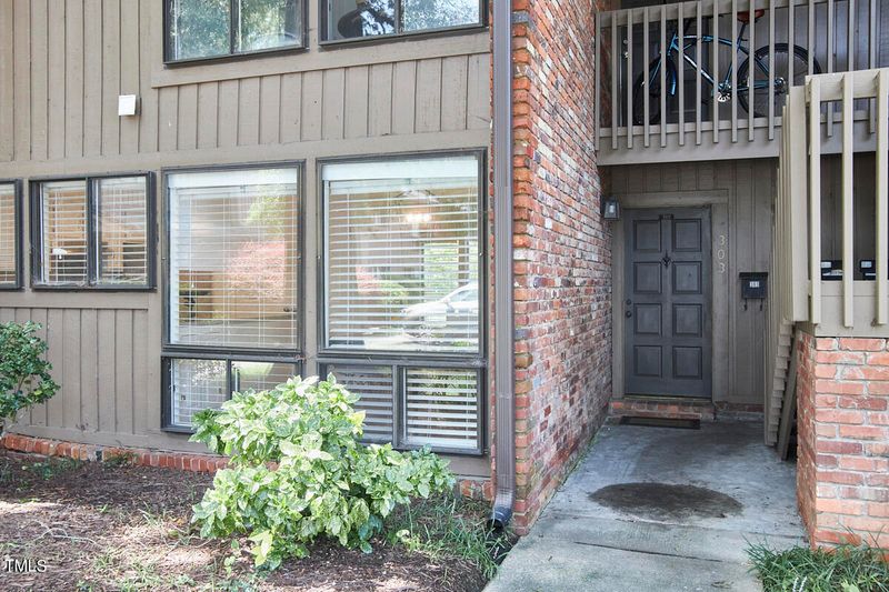303 Oak Tree Dr, Chapel Hill, NC 27517