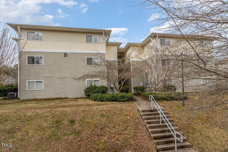 303 Smith Level Rd #B14, Chapel Hill, NC 27516