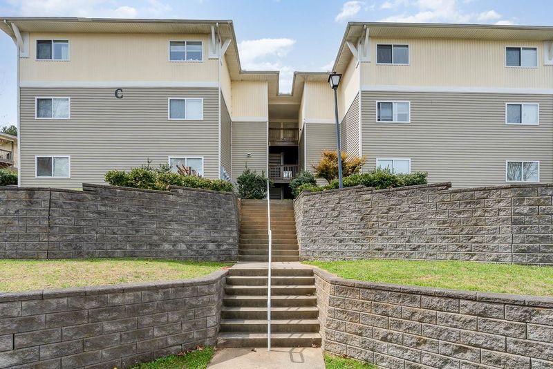 303 Smith Level Rd #C23, Chapel Hill, NC 27516